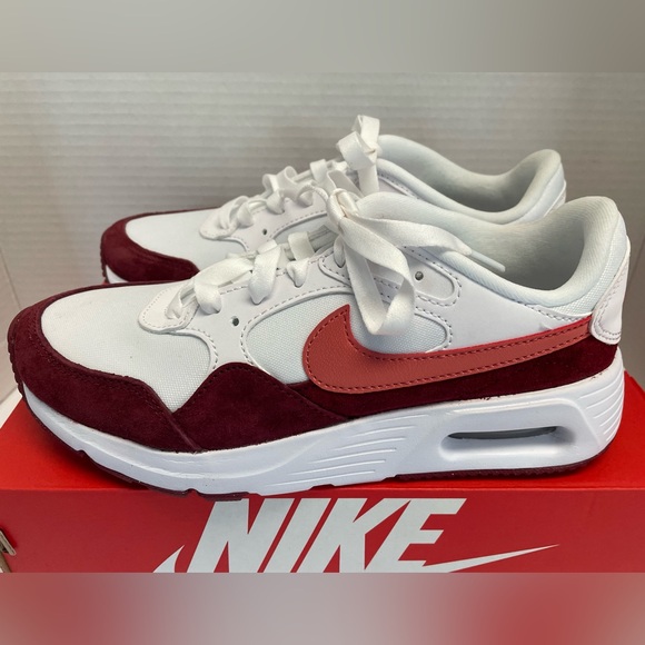NEW Nike Air Max
SCWomen's Athletic Run
GymTrain Red Shoes FJ3242-100 Size 6 - Picture 2 of 12